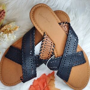 NEW Crossband slide sandal, size 9 1/2